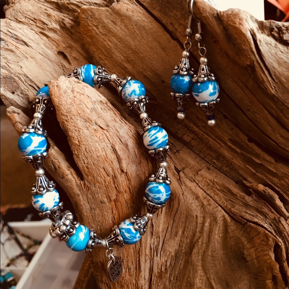 Bracelet and earring set